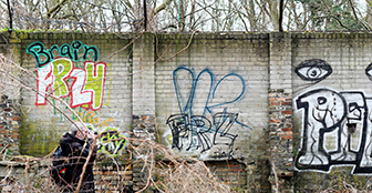 Unbekannte Reste von Berliner Mauer